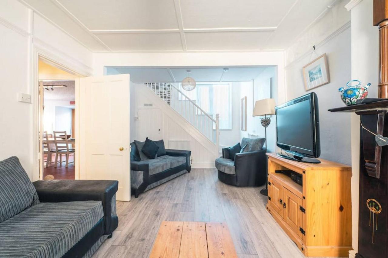Cosy Welsh Cottage In St Davids Centre With Garden Экстерьер фото