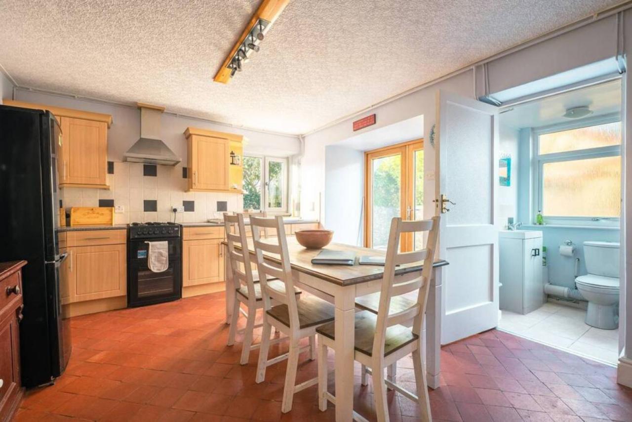 Cosy Welsh Cottage In St Davids Centre With Garden Экстерьер фото