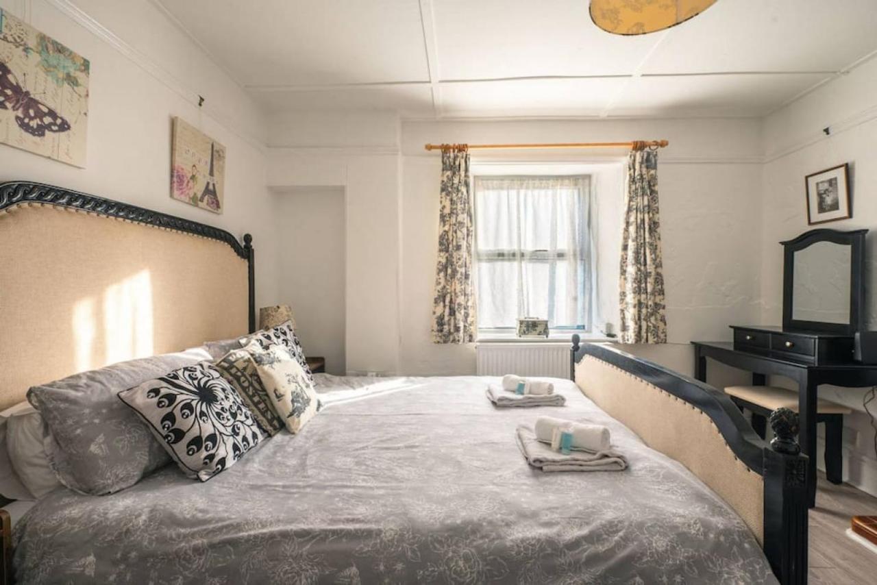 Cosy Welsh Cottage In St Davids Centre With Garden Экстерьер фото